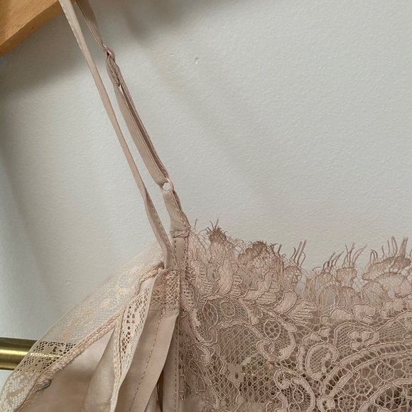 NWT Gold Hawk Gigi Lace Silk Mini Summer Dress Pale Mauve Size XS RRP $295 - Picture 5 of 13